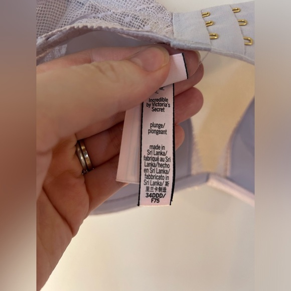 Lilac Victoria’s Secret “Incredible Plunge” Bra​ - Picture 2 of 3